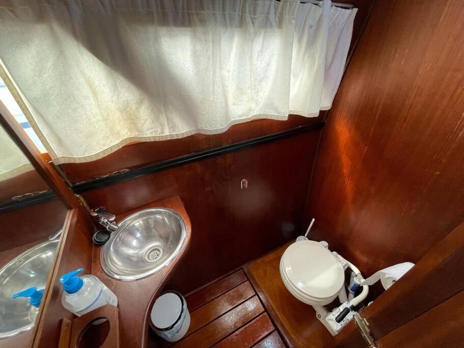Barco Acogedor - Cosy Boat - Barcelona Hotel Eksteriør billede
